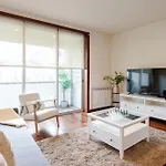 Appartement Modern & Spacious Flat With Garage By Hostwise