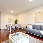 Modern & Spacious Flat With Garage By Hostwise *