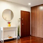 Appartement Modern & Spacious Flat With Garage By Hostwise