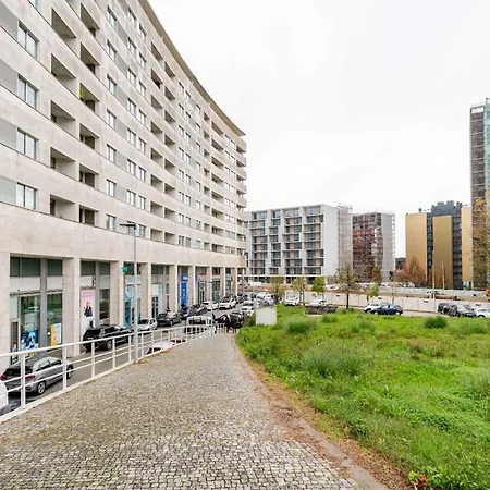 Modern & Spacious Flat With Garage By Hostwise Apartment *