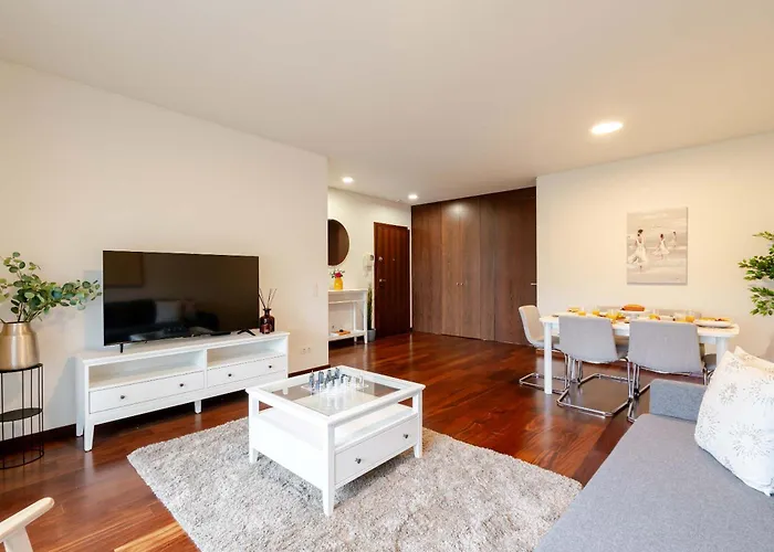 Modern & Spacious Flat With Garage By Hostwise Apartment