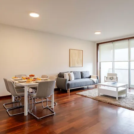 Modern & Spacious Flat With Garage By Hostwise Apartament Vila Nova de Gaia
