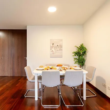 Lejlighed Modern & Spacious Flat With Garage By Hostwise *