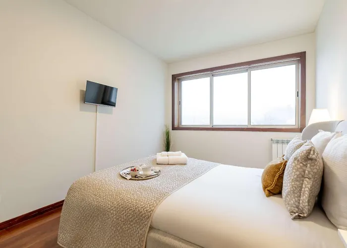 Modern & Spacious Flat With Garage By Hostwise Apartament