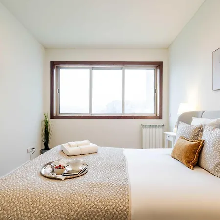 Modern & Spacious Flat With Garage By Hostwise Apartamento Vila Nova de Gaia