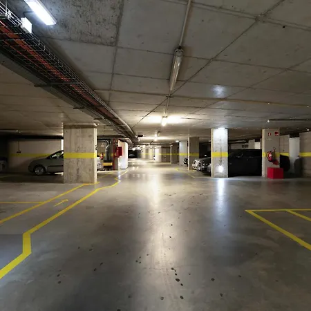 Modern & Spacious Flat With Garage By Hostwise شقة *