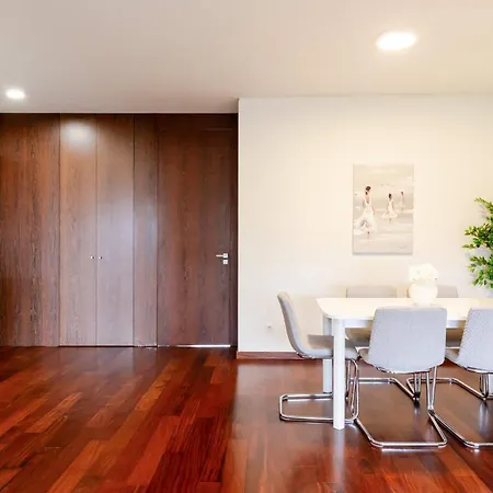 شقة Modern & Spacious Flat With Garage By Hostwise