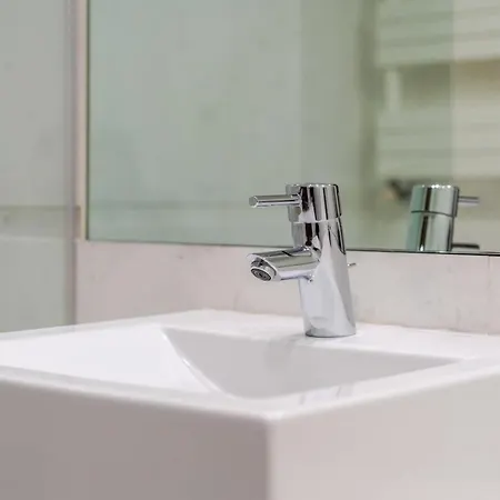 Modern & Spacious Flat With Garage By Hostwise アパート ポルト