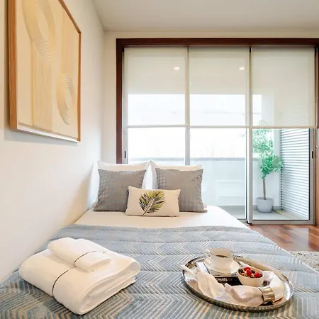 Modern & Spacious Flat With Garage By Hostwise * ポルト