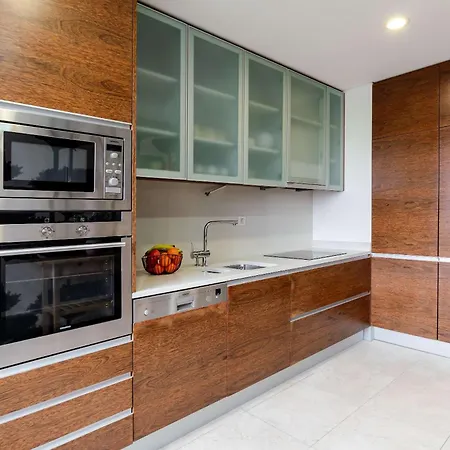 Modern & Spacious Flat With Garage By Hostwise شقة
