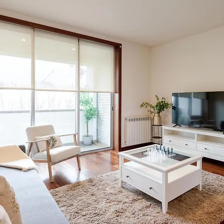 شقة Modern & Spacious Flat With Garage By Hostwise