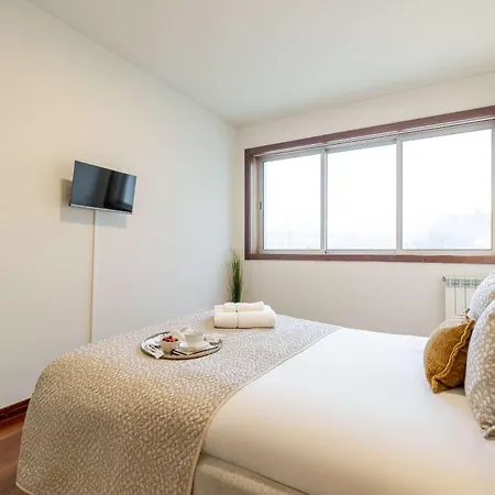 Modern & Spacious Flat With Garage By Hostwise شقة