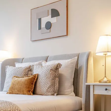 Modern & Spacious Flat With Garage By Hostwise Porto