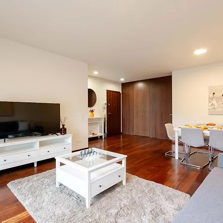 Modern & Spacious Flat With Garage By Hostwise شقة