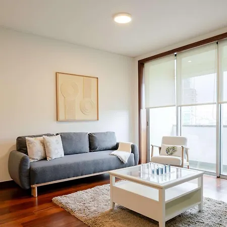 Modern & Spacious Flat With Garage By Hostwise * فيلا نوفا دي غايا