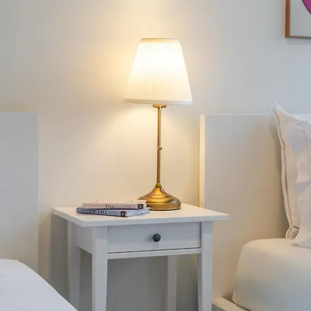 Modern & Spacious Flat With Garage By Hostwise *