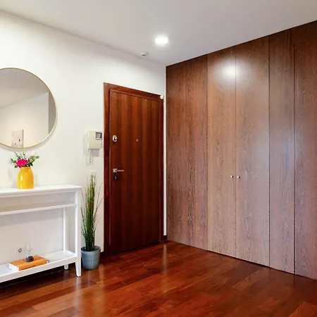 公寓 Modern & Spacious Flat With Garage By Hostwise