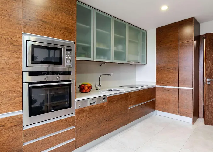 Modern & Spacious Flat With Garage By Hostwise Daire