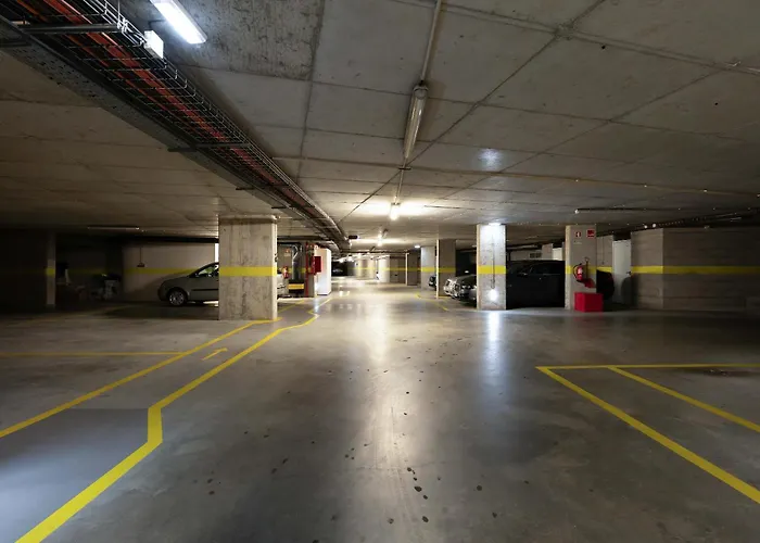 Modern & Spacious Flat With Garage By Hostwise Daire *