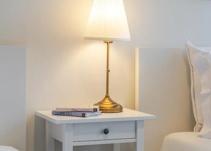 Modern & Spacious Flat With Garage By Hostwise *