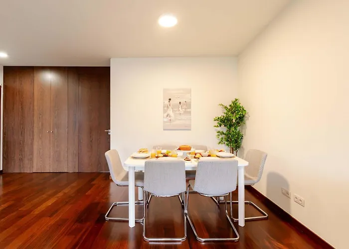 Daire Modern & Spacious Flat With Garage By Hostwise *