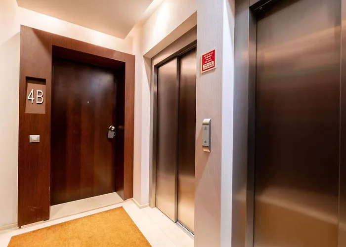 Daire Modern & Spacious Flat With Garage By Hostwise